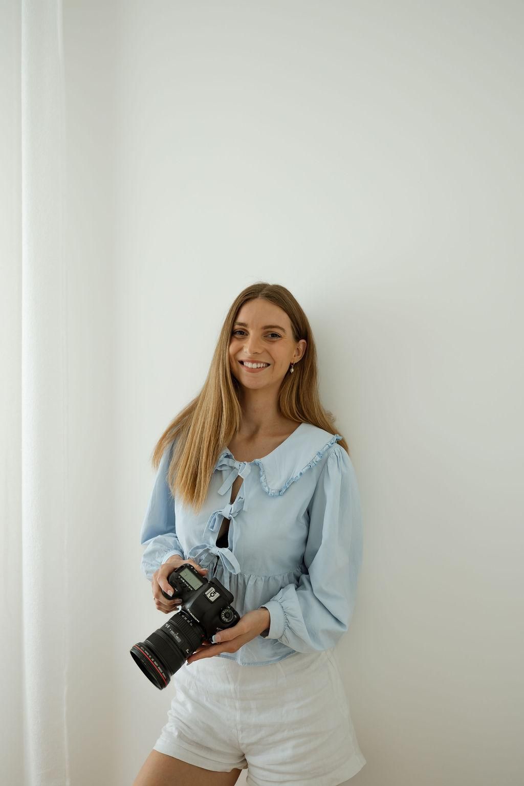 Moments By J - Bio photo